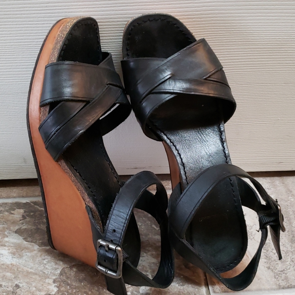 Frye sandal, black color.